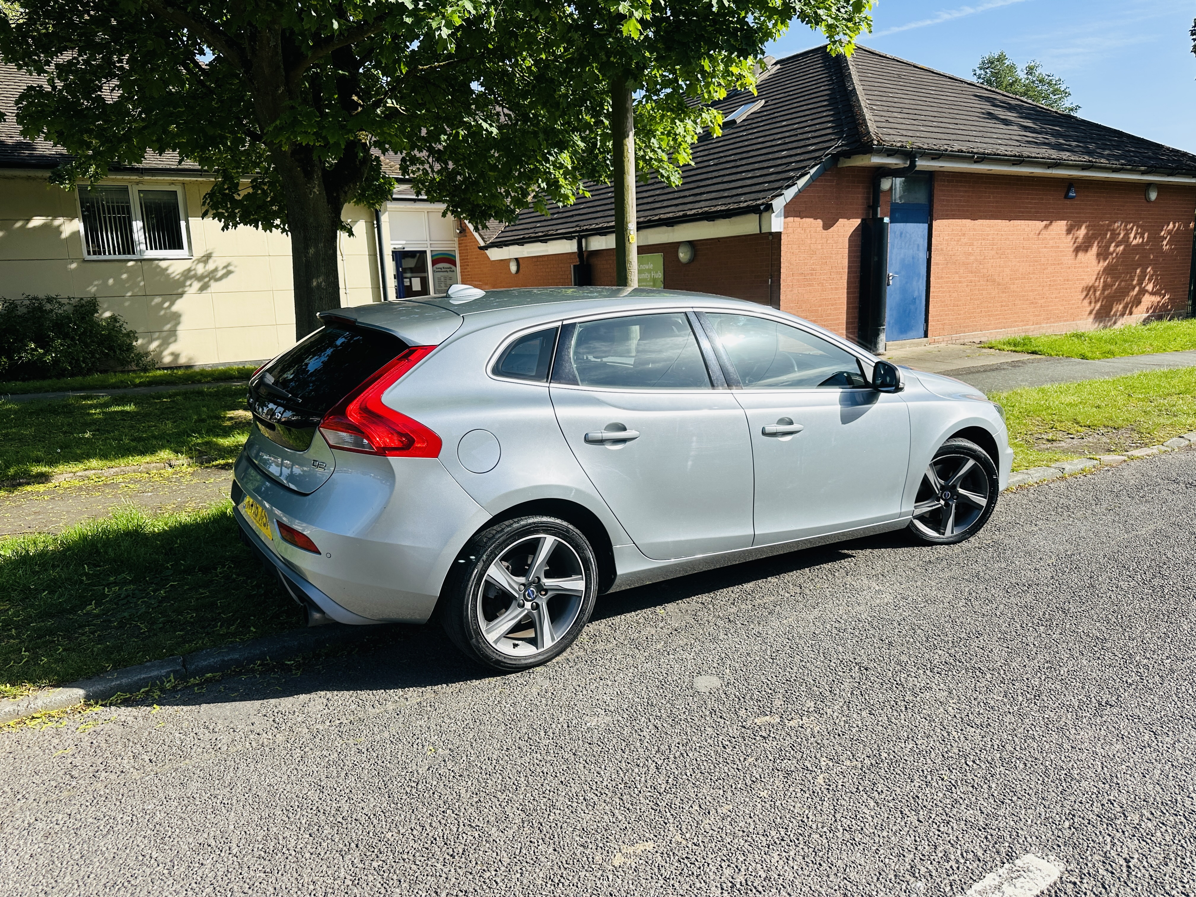 Volvo V40 2.0 D2 R-Design Lux Nav Auto Euro 6 (s/s) 5dr