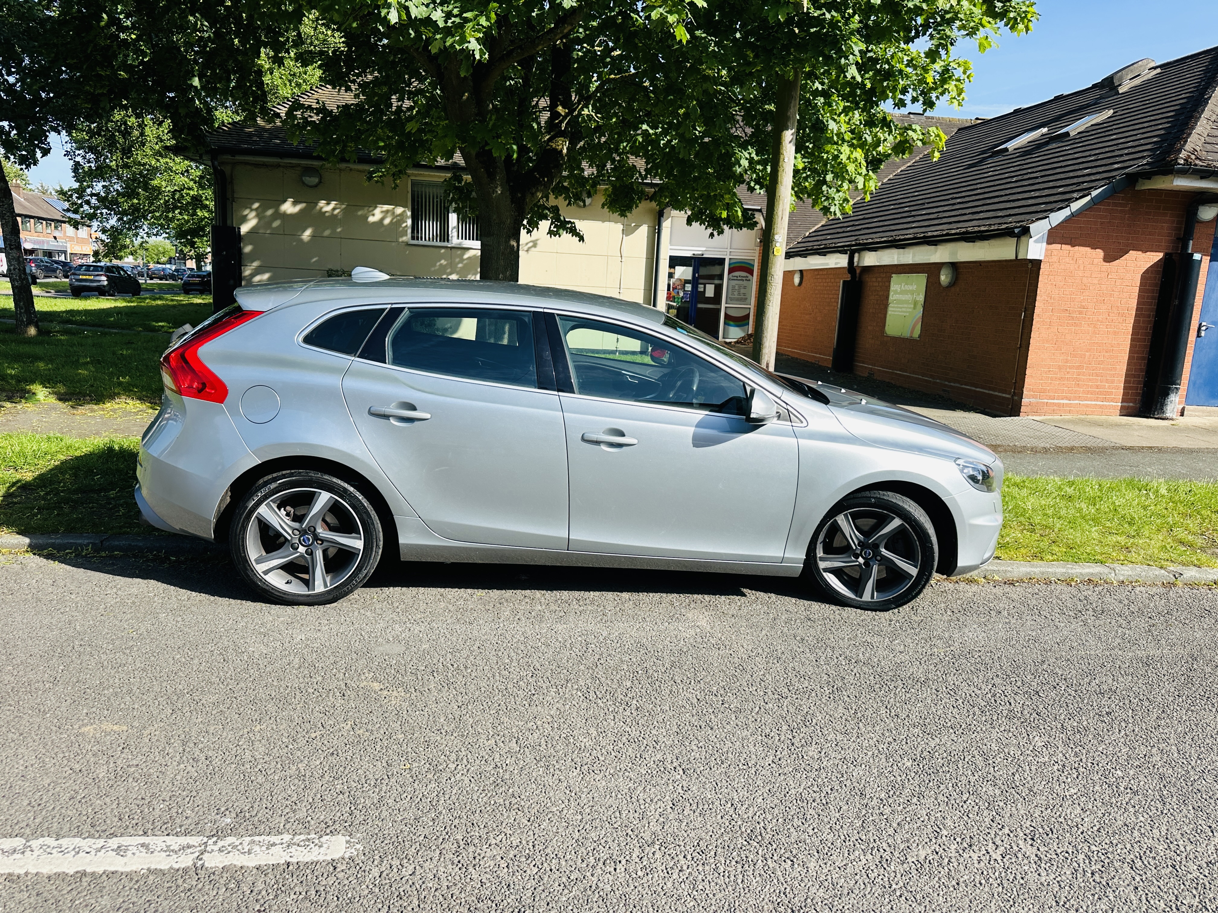 Volvo V40 2.0 D2 R-Design Lux Nav Auto Euro 6 (s/s) 5dr