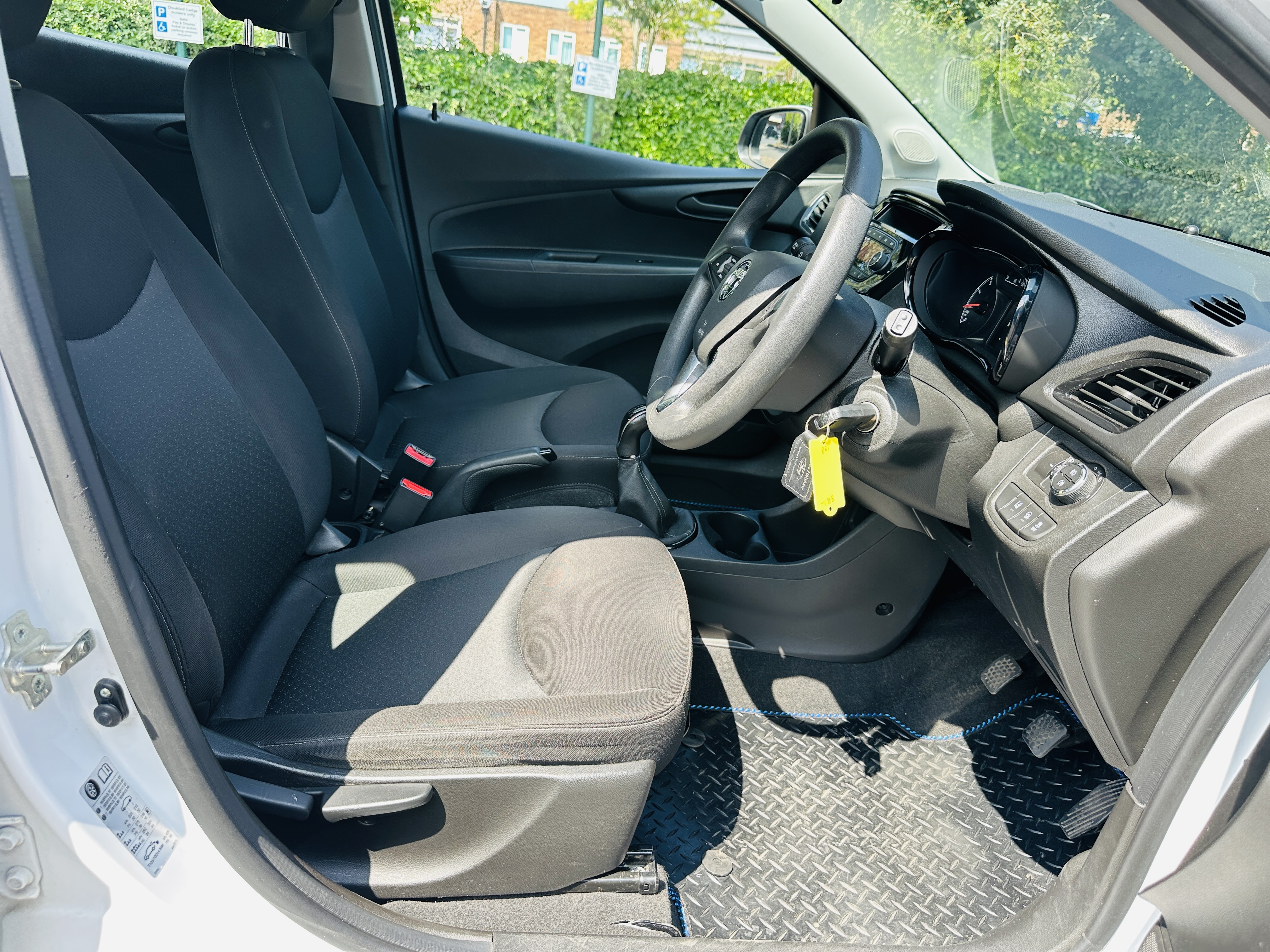 Vauxhall Viva 1.0i SE Hatchback 5dr Petrol Manual Euro 6 (a/c) (75 ps)