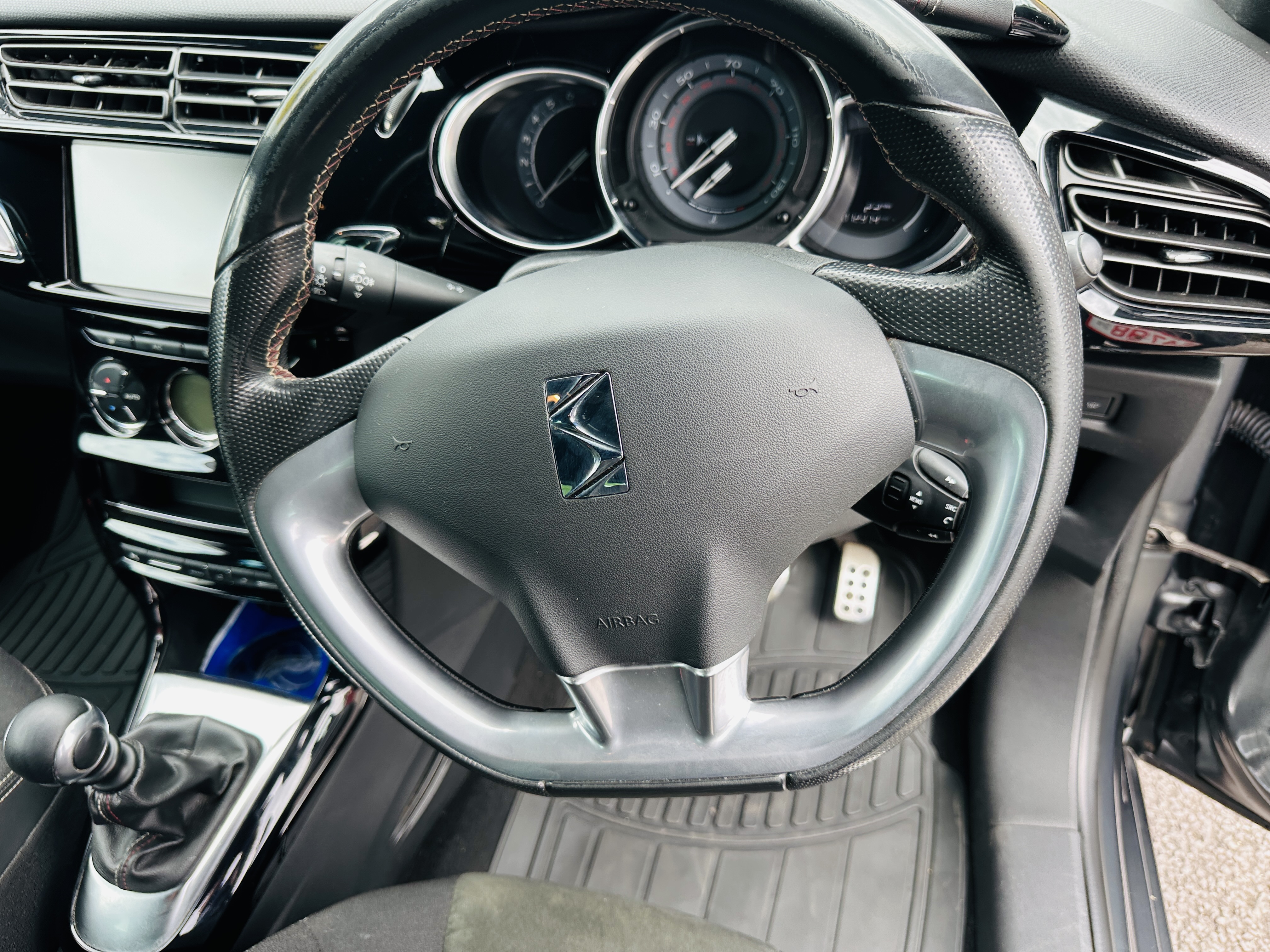 DS AUTOMOBILES DS 3 1.2 PureTech Performance Line Hatchback 3dr Petrol Manual Euro 6 (s/s) (130 ps)