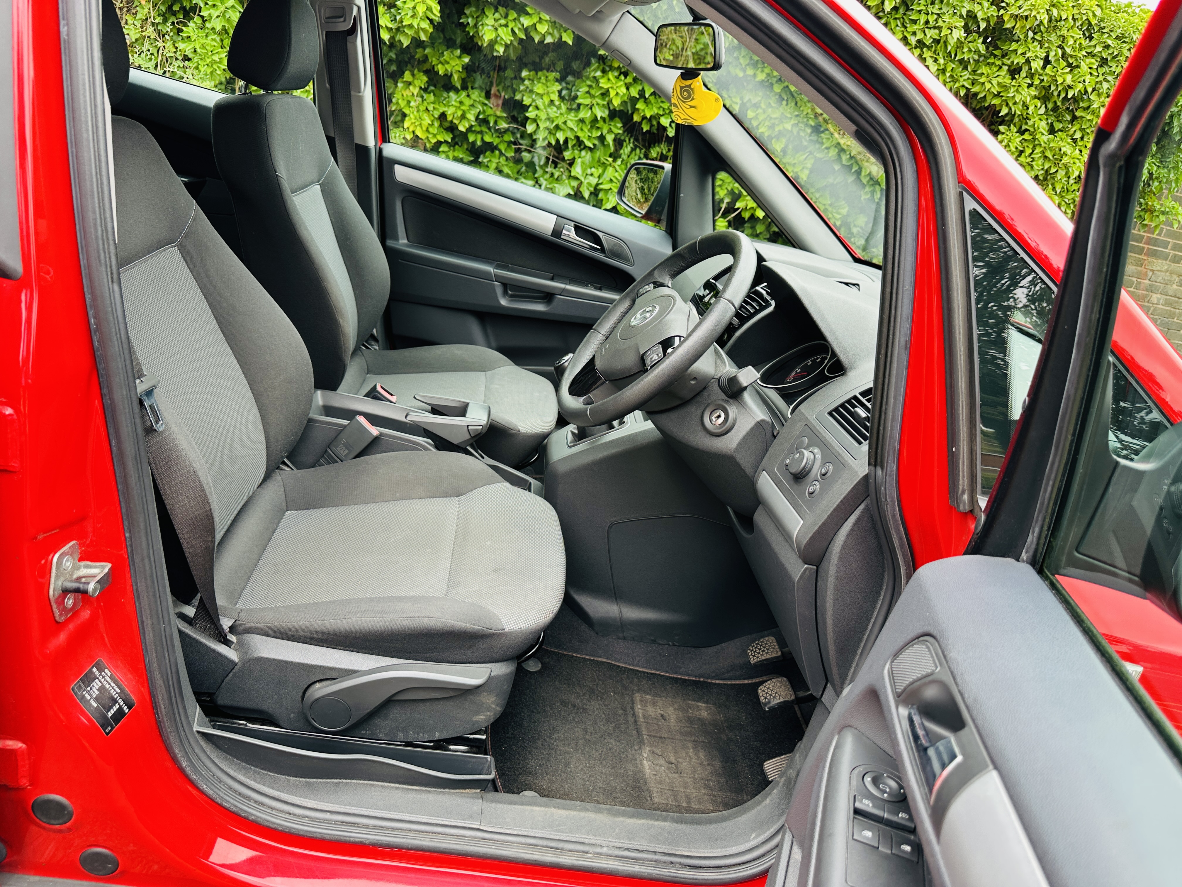 Vauxhall Zafira 1.8 16V Exclusiv MPV 5dr Petrol Manual Euro 5 (120 ps)