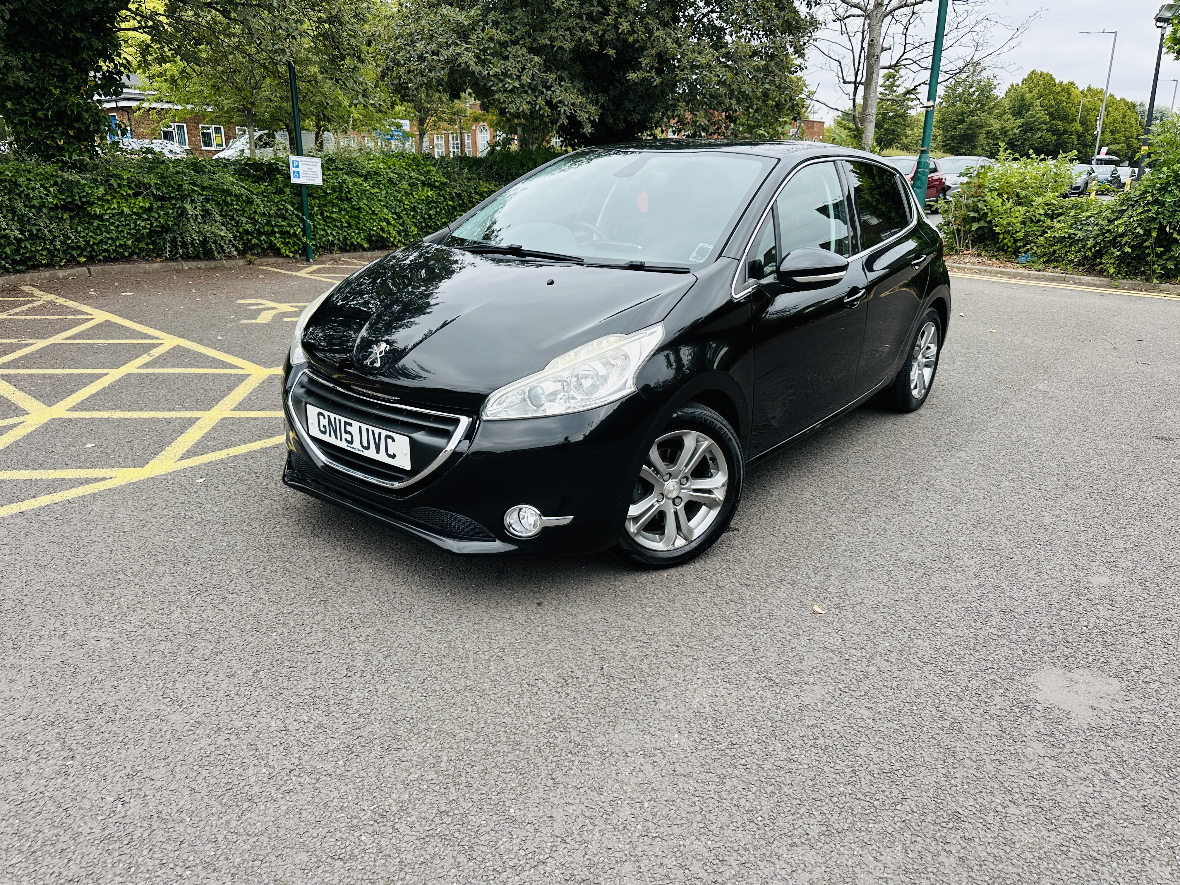 Peugeot 208 1.2 VTi PureTech Allure Hatchback 5dr Petrol Manual Euro 6 (82 ps)